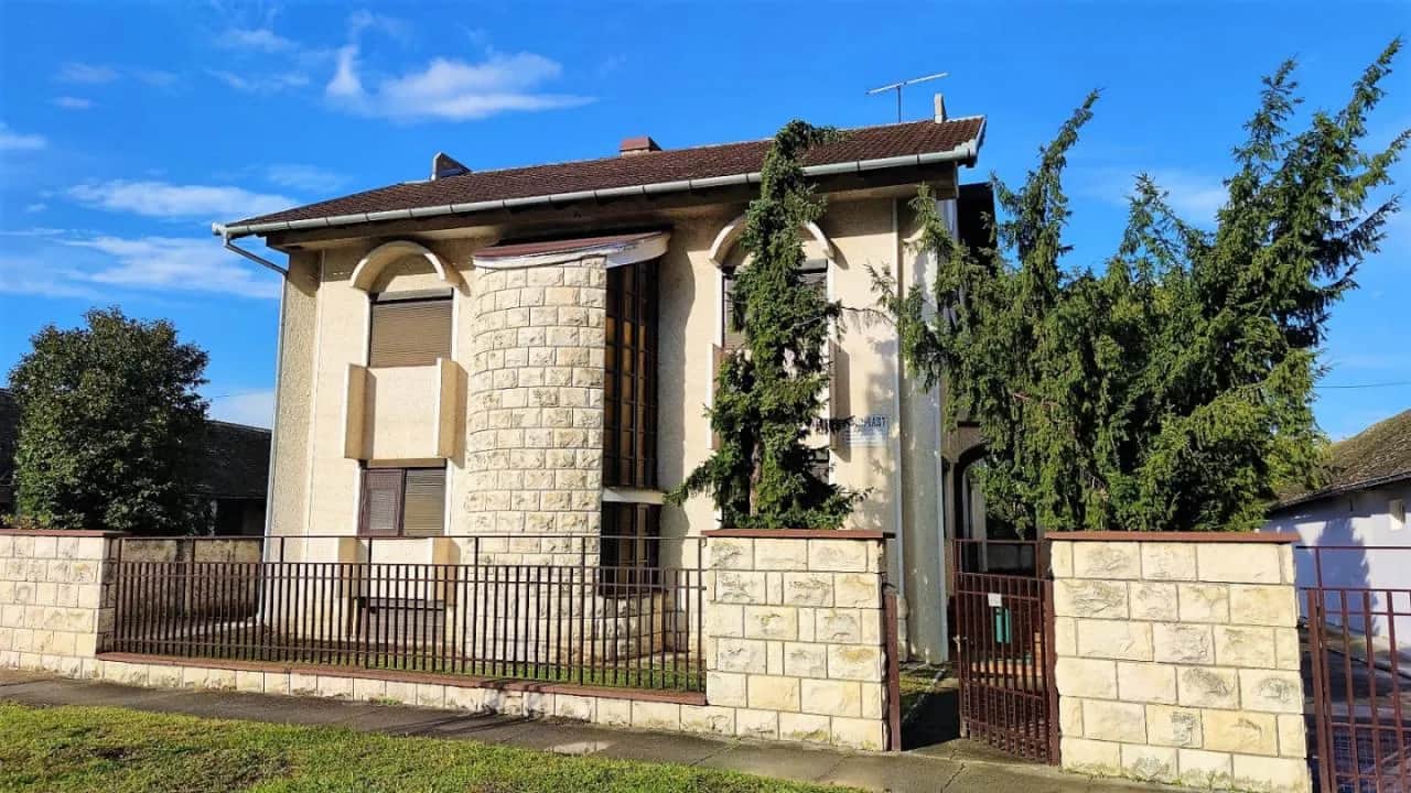 LUKSUZNA KUCA SA BAZENOM