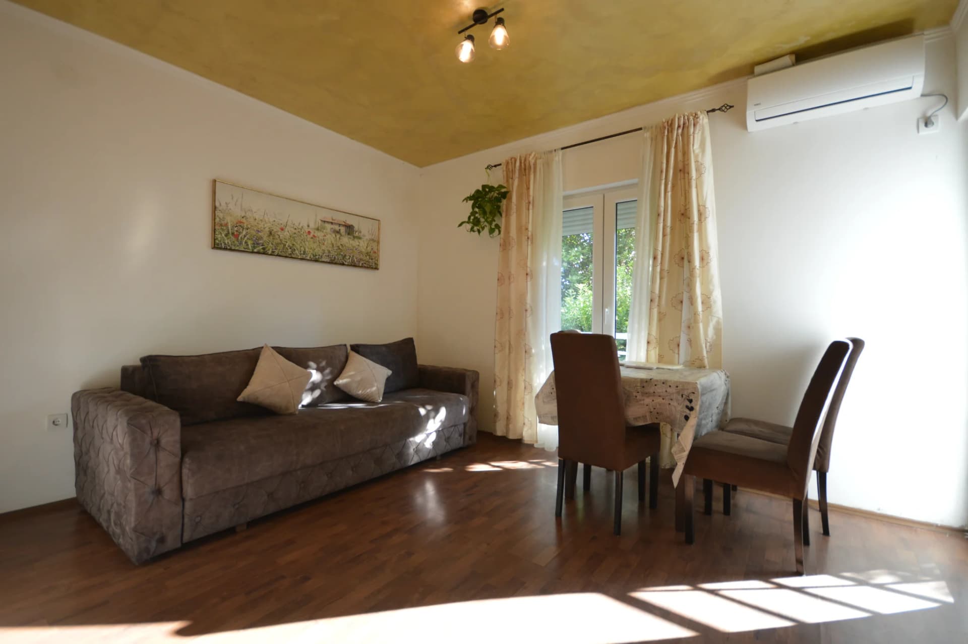 Jednosoban stan na samo 30 metara od mora u Đenovićima